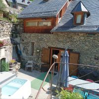 House in Bagneres de luchon for   8 •   private parking 