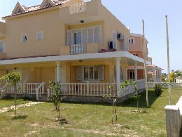 House in -davutlar-kusadasi for   8 •   with terrace 
