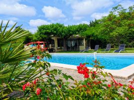 Haus in Bedarrides fr  10 •   mit privat Schwimmbad 