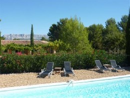 Gite  Aix-en-provence - fuveau pour  4 •   avec piscine partage 