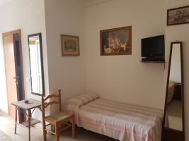 House in Tropea - studio marina (seaside) 10 min.walk to the town centre for   4 •   with balcony 