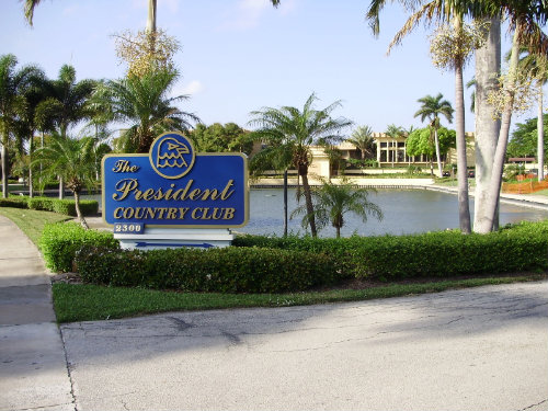 Flat in West palm beach for   6 •   2 bedrooms 