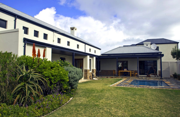House in Cape town for   6 •   3 bedrooms 