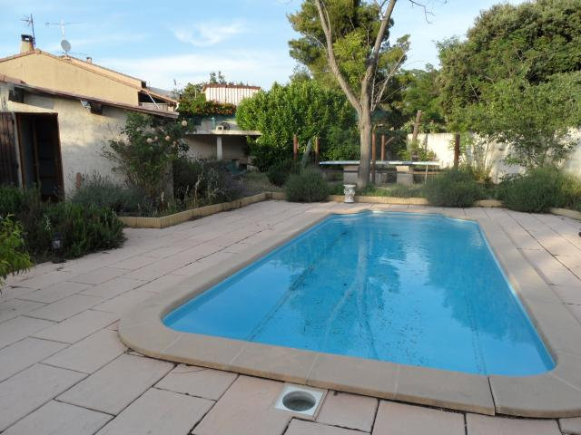 Casa en Gignac la nerthe para  9 •   con piscina privada 