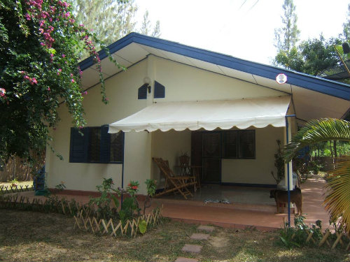 House in Prachuap khiri khan for   6 •   with terrace 