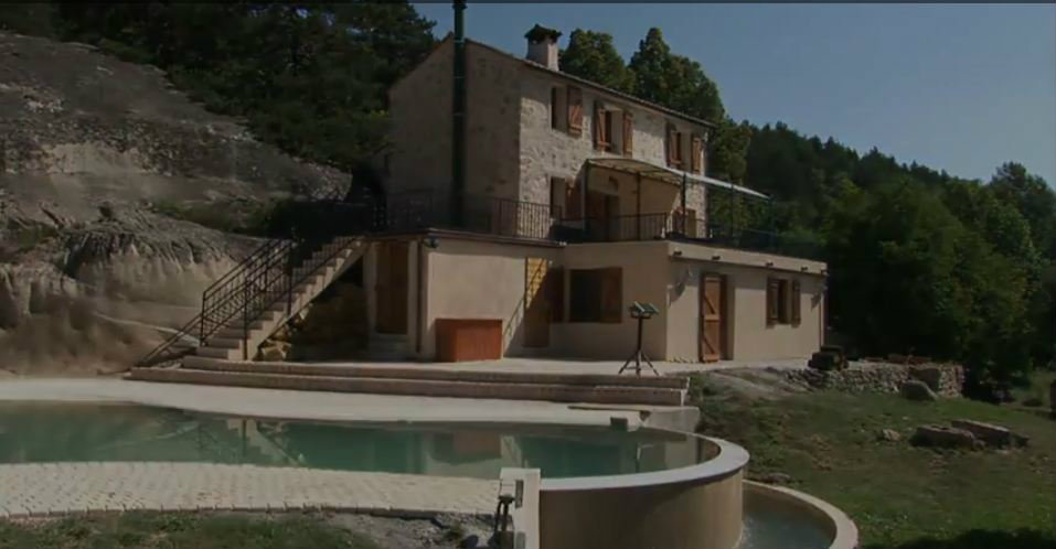 Gite  Provence pour  7 •   avec piscine prive 