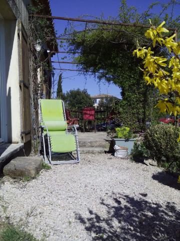House in Mazan for   8 •   private parking 