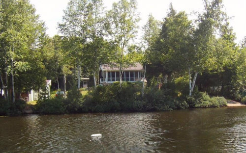Chalet in St-mathieu-du-parc for   8 •   view on lake 