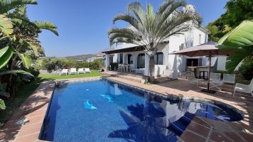 Huis in Estepona voor  8 •   met priv zwembad 