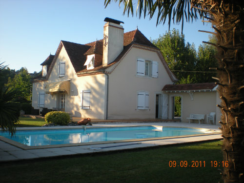 House in Sauvagnon (64230) for   4 •   with shared pool 