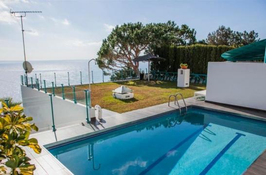 House in Lloret de mar for   7 •   view on sea 