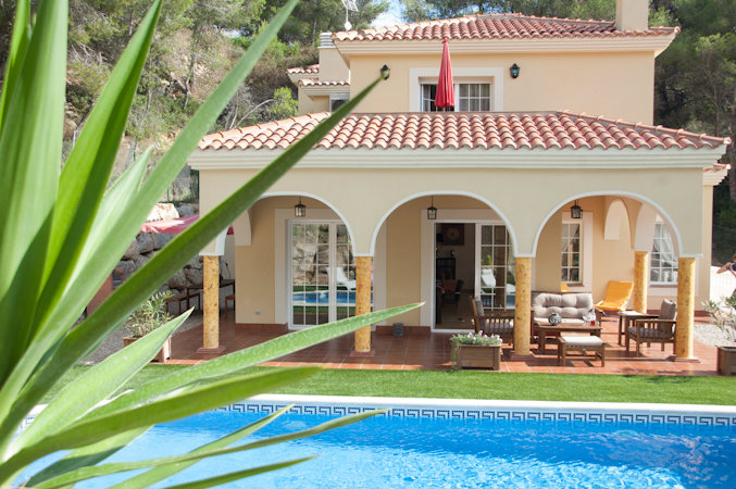 Casa de montaa en Olivella para  8 •   con piscina privada 