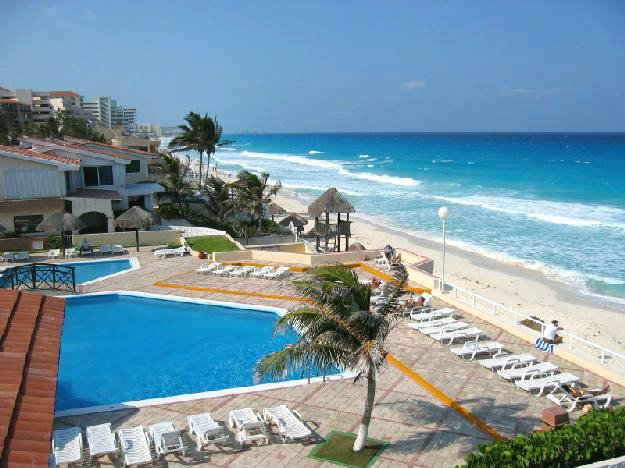 Flat in Cancun for   6 •   view on sea 