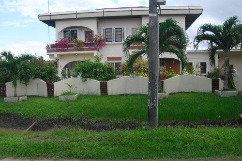 House in Paramaribo for   9 •   3 bedrooms 