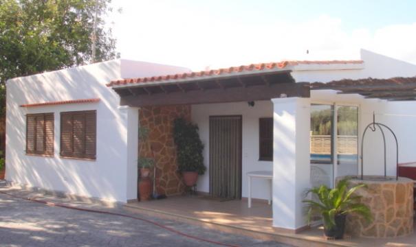 Casa rural en Ibiza para  6 •   con piscina privada 