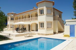 Casa en Moraira para  8 •   con piscina privada 