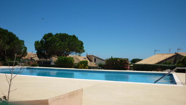 House in Fleury d'aude st pierre for   5 •   private parking 